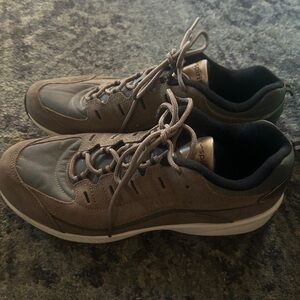 Easy Spirit Walking Shoes sz 9